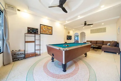 Golden Sands Villa only 15 minutes walk to beach – Photos 15